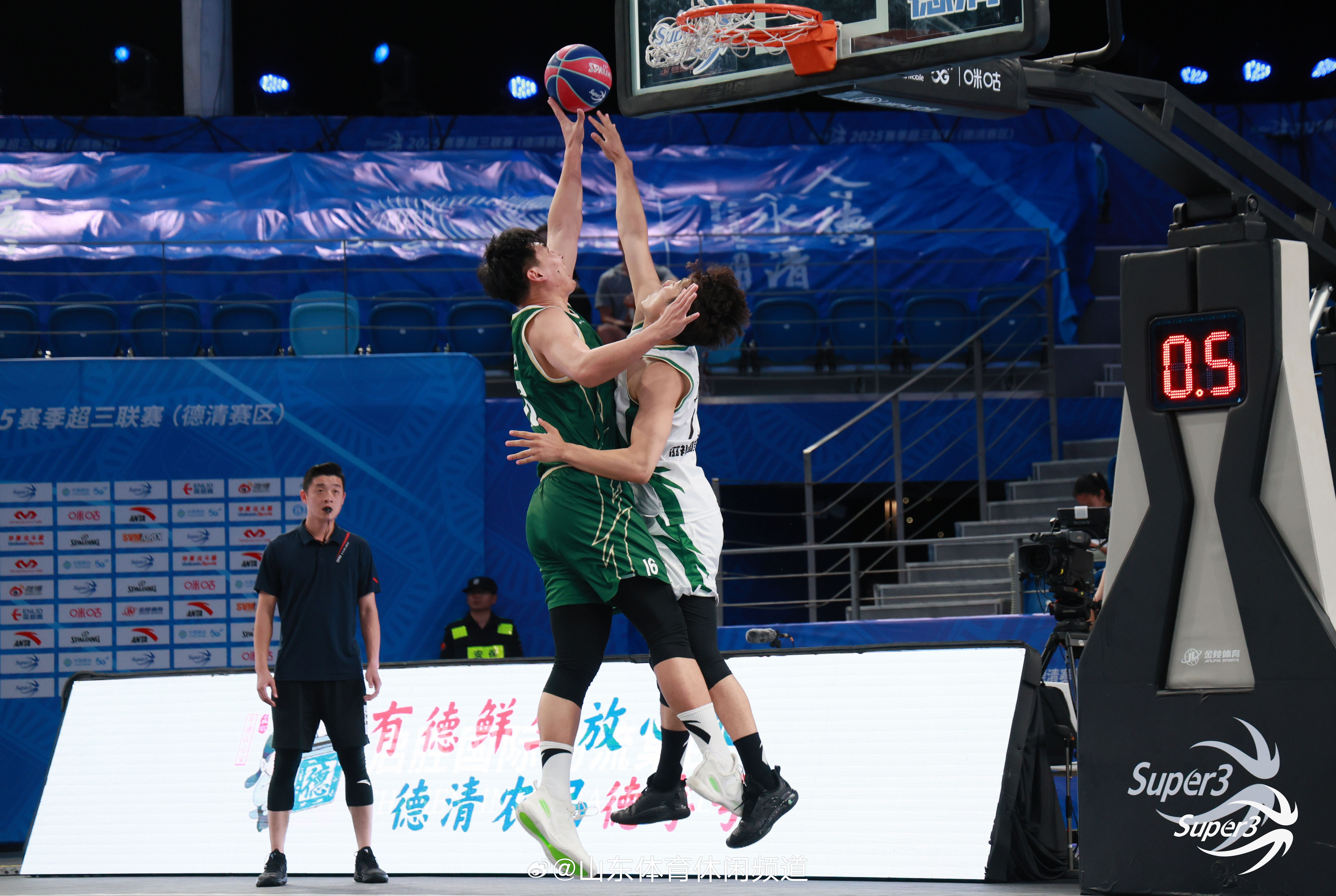 开云官方网-马德里竞技发布备战花絮；今晨强势反弹；CBA季后赛任务艰巨；身体对抗强度拉满(皇马vs马德里竞技)